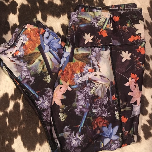 CALIA by Carrie Underwood Pants - CALIA By Carrie Underwood Floral Cropped Leggings